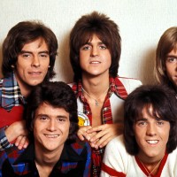 Bay City Rollers so bili svetovni pop fenomen, prodali naj bi celo 300 milijonov plošč, a so tudi ze