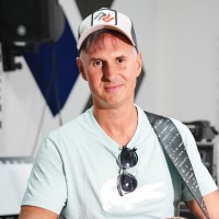 Flirrt, Rok Lunaček - !!!Rok Lunaček je gonilna sila skupine, ki piše tekste tako za Flirrte kot za