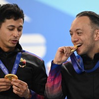 filipini curling1