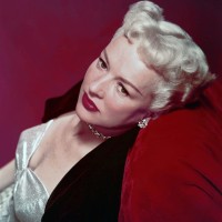 Betty Grable je bila preprost in nezlagan obraz Hollywooda 40-ih v času vojne, ki je znala s svojim