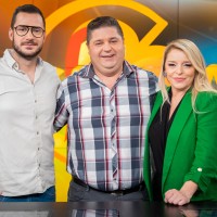 Ljubica in Žiga sta se razveselila obiska priljubljenega muzikanta Bojana Lugariča