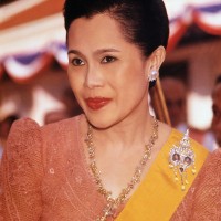 tajska, kraljica Sirikit - !!!Kraljica mati Sirikit je umrla v bolnišnici, stara 93 let