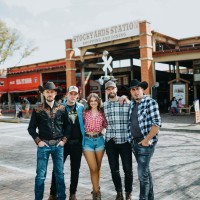 Fehtarji so že ob prvem poslušanju vedeli, da skladba potrebuje ženski vokal