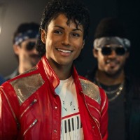 Film o Michaelu Jacksonu je dobil prvi napovednik in obeta veliko