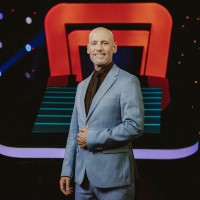 Voditelj Peter Poves pravi, da je kviz dinamičen in hiter, po meri sodobnega gledalca