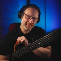 Na Aktual Romantiki ni samo vprašanje, katero pesem zavrtimo – ampak