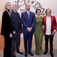 Princ William, John Cleese, Ronnie Wood - !!!Princ William se je družil tudi s podpornikoma komiko