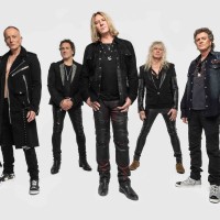 Def Leppard 2018: od leve proti desni Phil Collen, Vivian Campbell, Joe Elliott, Rick Savage, Rick A