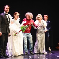 Veličasten poklon: delo sta odlično opravila tudi režiser Matjaž Latin in kostumografinja Nadja Bedj