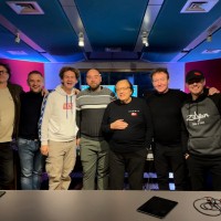 Dani Gregorc, Oto Pestner - Skladba je v celoti odigrana v živo v studiu, za pravi praznični občutek