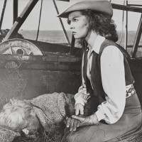 Tulsa, 1949 - !!!!!Cherokee redka reprezentacija ženske podjetnice v klasičnem Hollywoodu, saj preds