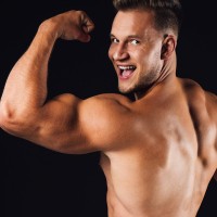 Andrej Pavličević, avtor in voditelj nove oddaje Champ Sprememba, ki na Aktual TV in TV Veseljak Golica dokazuje, da je sprememba vedno mogoča