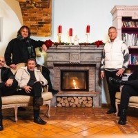 Nova izvedba skladbe še močneje poudarja sporočilnost, ki jo Victory nosijo v svojem DNK-ju: ljubeze