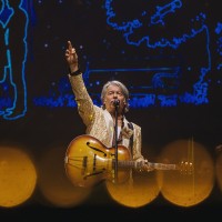 Magnifico v Stožicah: božični slogan »Naredimo božič spet velik!« je napolnil dvorano z energijo in smehom