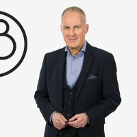 Igor Evgen Bergant se po skoraj petnajstih letih vodenja Odmevov vrača z novo oddajo Debate z Bergantom na TV SLO 1