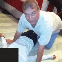 Princ Andrew na eni izmed fotografij, objavljenih v sklopu doku