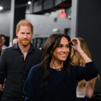 Princ Harry in Meghan sta se na knjigo ostro odzvala