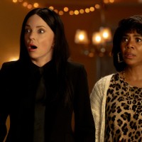 ANNA FARIS (Cindy) in  REGINA HALL (Brenda)_Film, da te kap