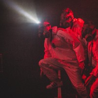 Tako je bil videti začetek izjemno uspešnega koncerta v Kinu Šiška leta 2025