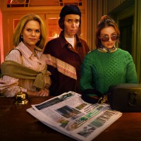 Prijateljice se znajdejo v vlogi nerodnih preiskovalk ..