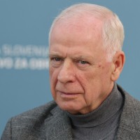 Božidar Jezernik