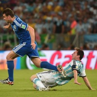 misimovic messi pm.jpg