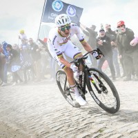 tadej pogacar poaris roubaix 2026.jpg