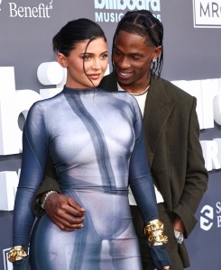 Zaradi vroče obleke Kylie Jenner je imel marsikdo poredne misli