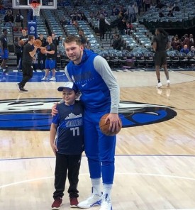 POSNETKI Luke Dončića, ki jih navadno NE VIDIMO! Zgodbe iz ZAKULISJA! Ko se vzdušje sprosti. (VIDEO)