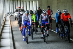 Skupina kolesarjev se podaja okrog Slovenije za dober namen