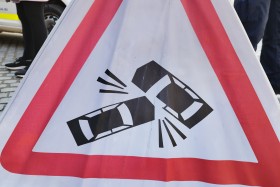 Huda prometna nesreča z udeležbo treh vozil pri Soteski