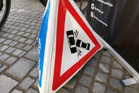 V prometni nesreči pri Lešnici umrl voznik traktorja