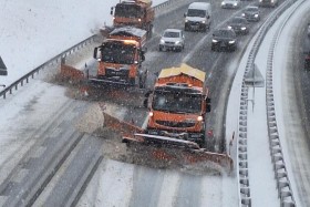 Zimska akcija DARS: na terenu 212 vzdrževalcev ter 136 posipalcev in plugov