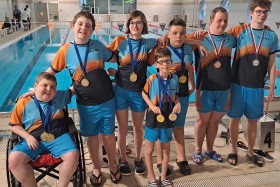 Plavalčki na Državnem prvenstvu do 19 let s 7 zlatimi in eno srebno medaljo