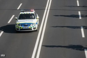 Voznika po dolenjski avtocesti ustavili s stingerjem