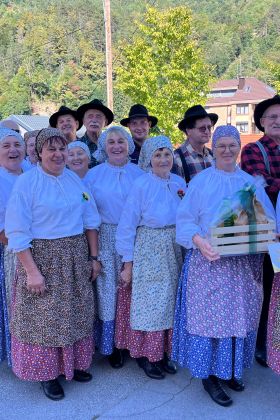 Folklorna skupina IZVIR na 10. obletnici Festivala Slovenija v Radečah