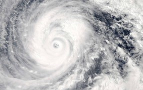 Tajfun Vongfong vse bliže Japonski