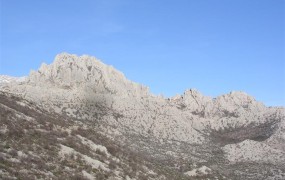 Hrvaški gorski reševalci besni, ker morajo z gora reševati turisti v "kroksih" in "sandalčkih"