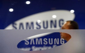 Samsungove delnice občutno navzdol; vodstvo napoveduje nadaljevanje boja proti Applu