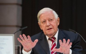 »Altkanzler« Schmidt: Nemčija zaradi holokavsta ne more voditi Evrope