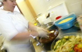 V Ljubljani bo začela delovati ljudska kuhinja: do 200 brezplačnih toplih obrokov na dan