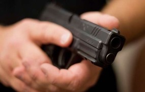 Učitelji v Južni Dakoti bodo poslej v učilnicah z orožjem