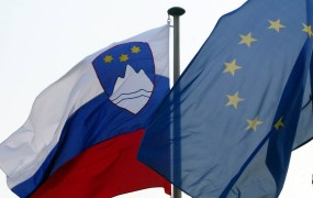 Anketa: Slovenci nezadovoljni z EU, a bi ostali v njej