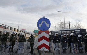 Grška vlada s policijo nad stavkajoče v Atenah