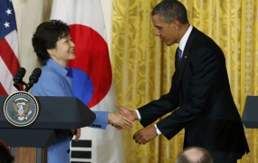Severna Koreja: Gospodar Obama in služabnica Parkova