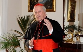 Kaj je kardinal Franc Rode prišepnil Melanii Trump?