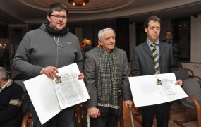 Reporterjevemu fotografu Lavretu nagrada za razkritje sestanka Jankovića z Vogrinom
