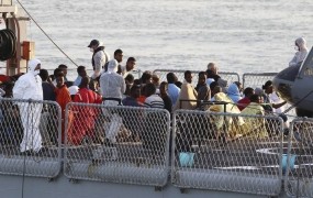 Italijanska mornarica rešila dva čolna s 133 otroki na krovu