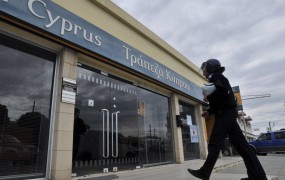 Ciper ne bi obdavčil vlog v vrednosti do 20.000 evrov
