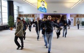 Kurdski protestniki vdrli tudi v Evropski parlament